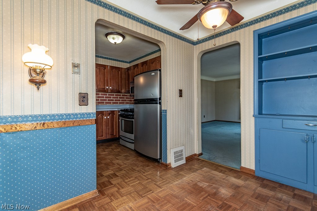 4852 Westbourne Road Cleveland, OH 44124 - Photo 9 of 35