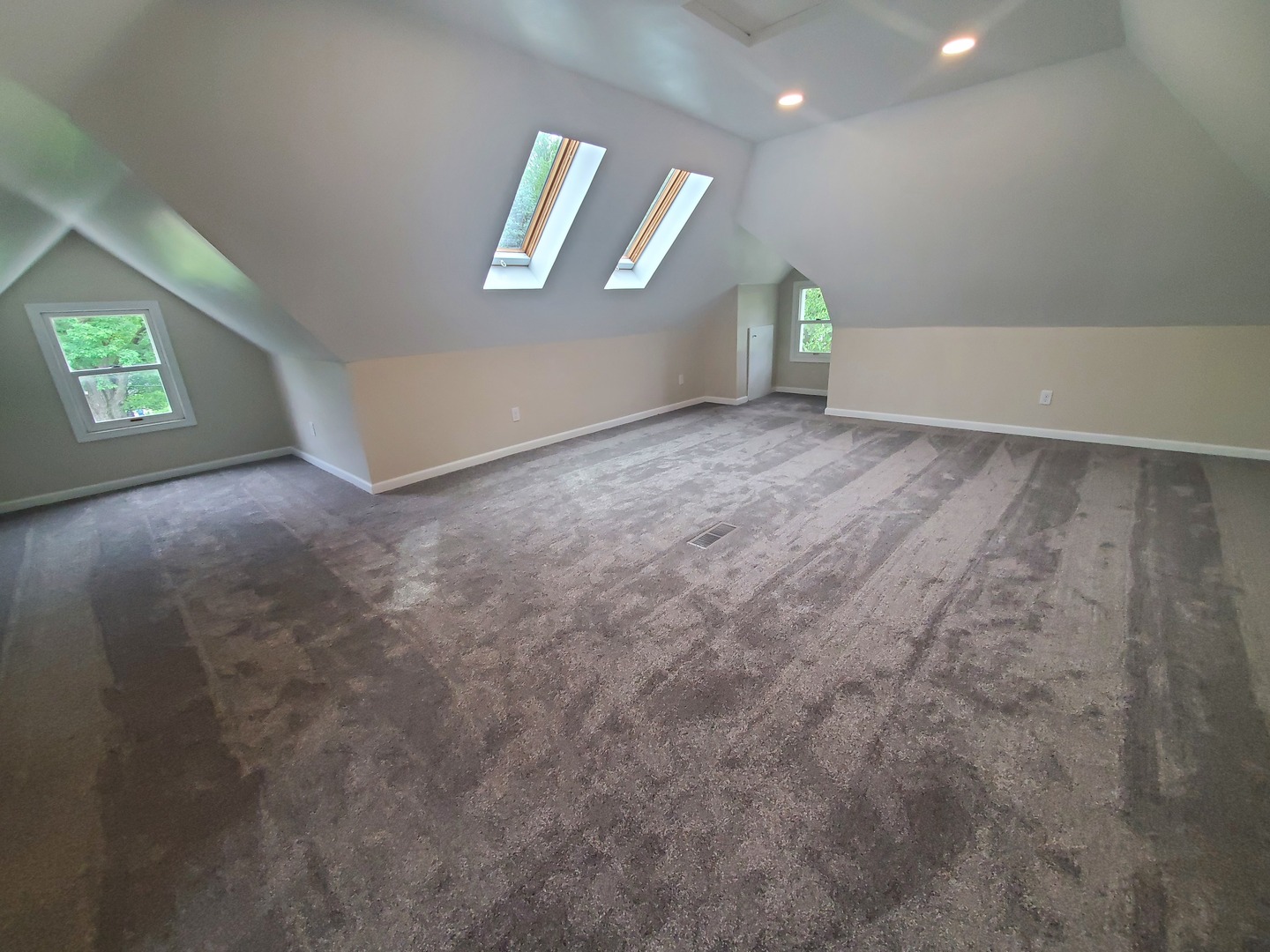 712 3rd Street Moline, IL 61265 - Photo 28 of 29 an empty room with windows