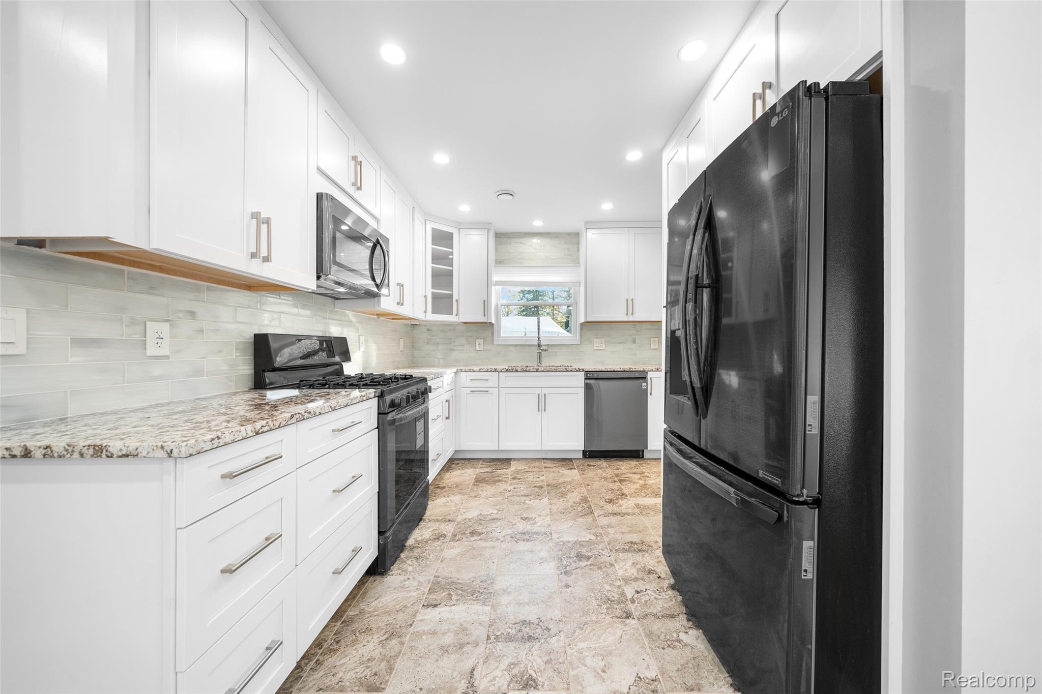 7175 Richardson Road West Bloomfield, MI 48323 - Photo 21 of 33 9.jpg