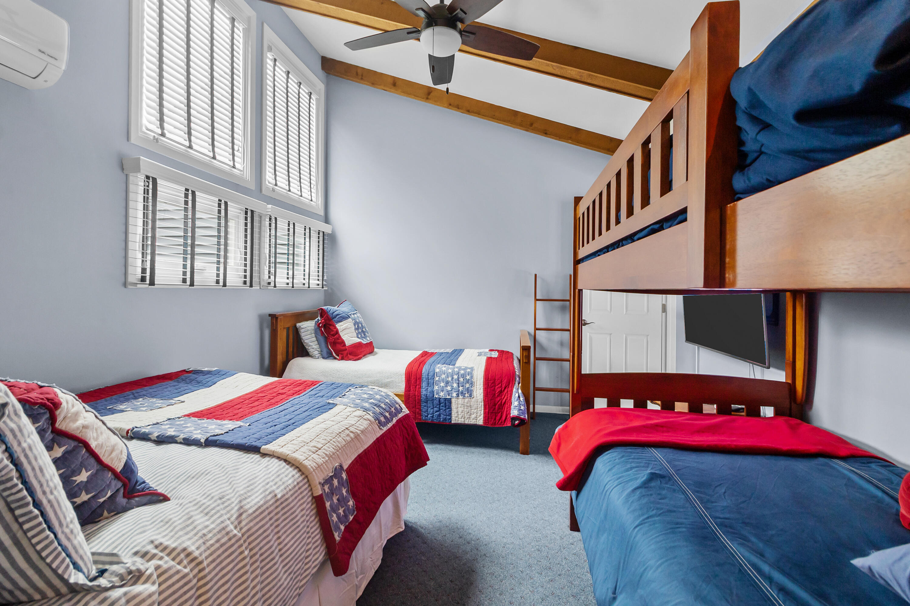 514 Bay View Avenue, Unit 28 Twin Lakes, WI 53181 - Photo 23 of 32 Comfortably sleeps 5