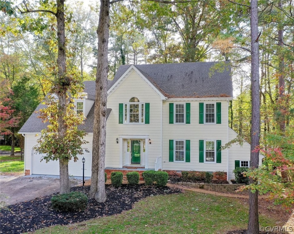 14301 Huntgate Woods Road Midlothian, VA 23112 - Photo 1 of 34 a view of a yard in front of a house