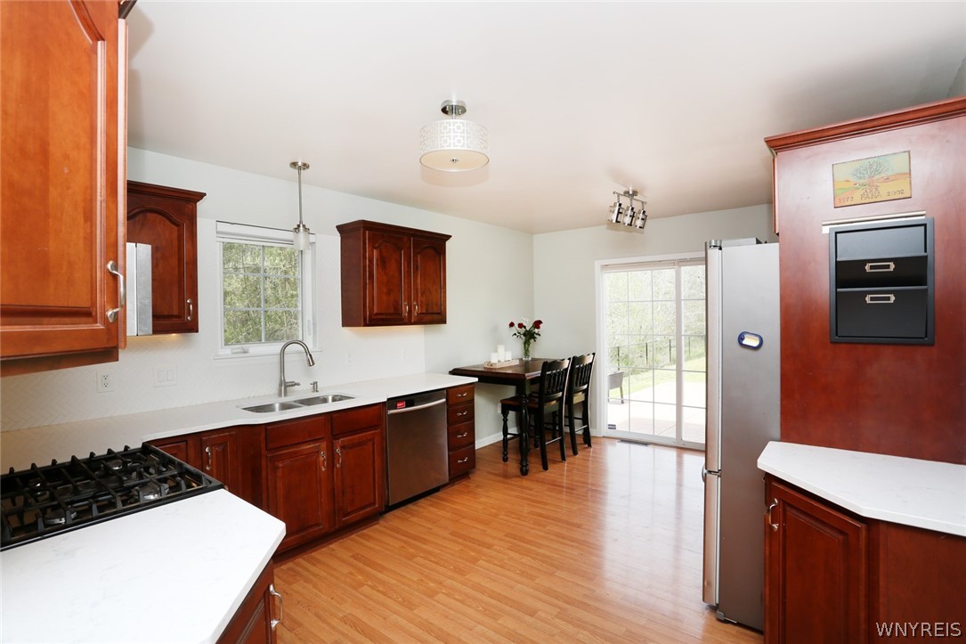 2276 Lakeview Road Hamburg, NY 14085 - Photo 17 of 49