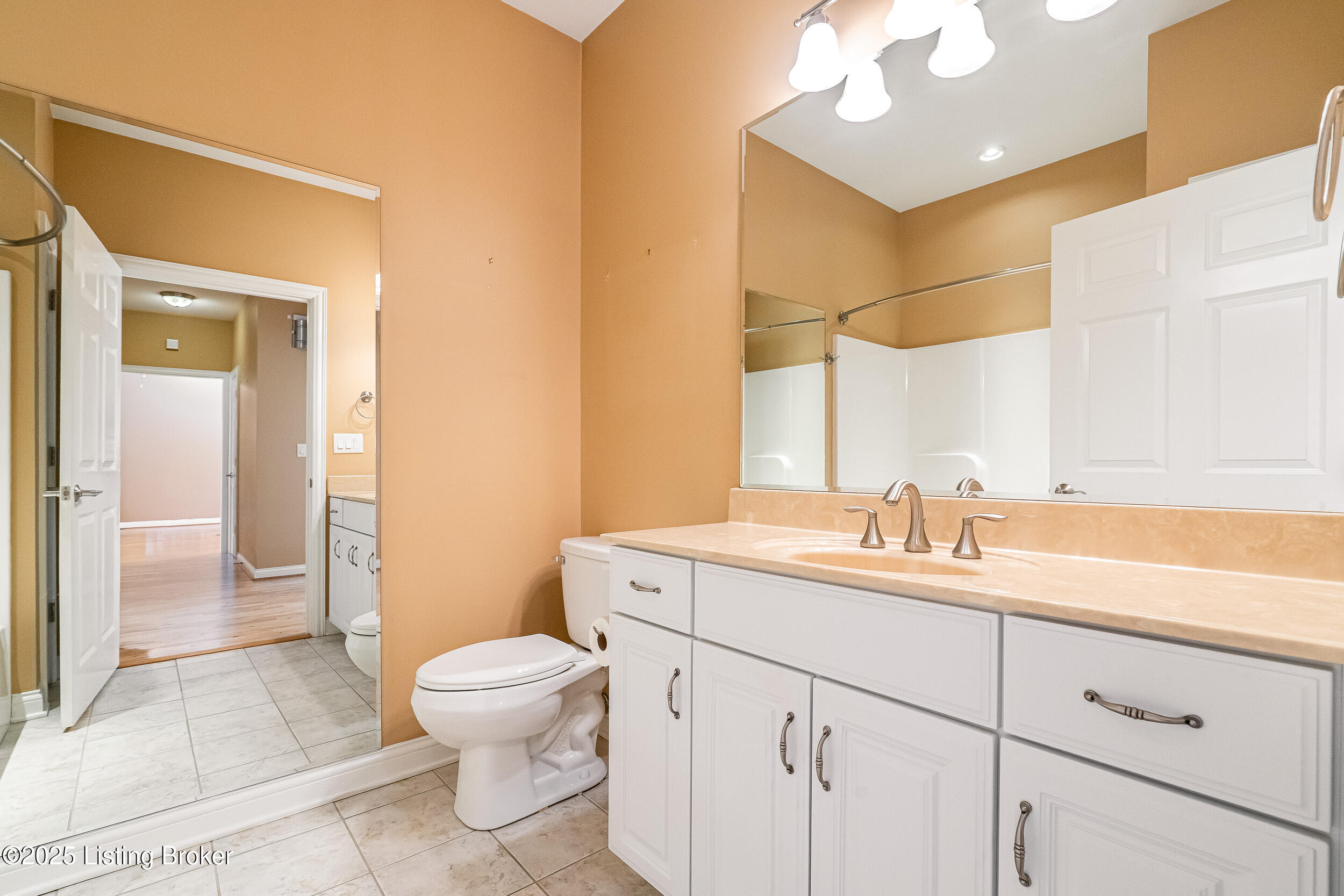10611 Riva Road Louisville, KY 40223 - Photo 31 of 42 10611 Riva Road-44