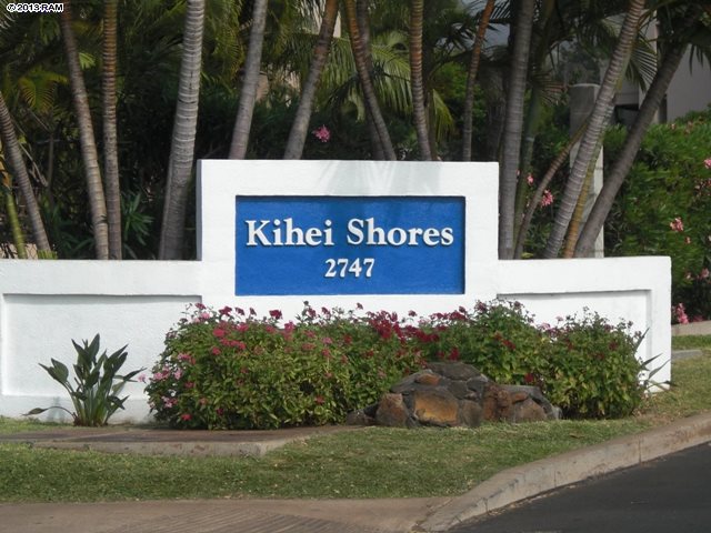 a sign that is sitting on the side of a road