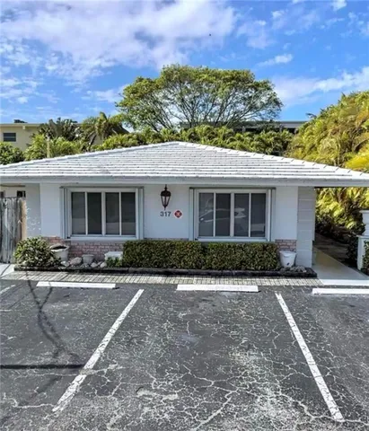 front view of house with a yard