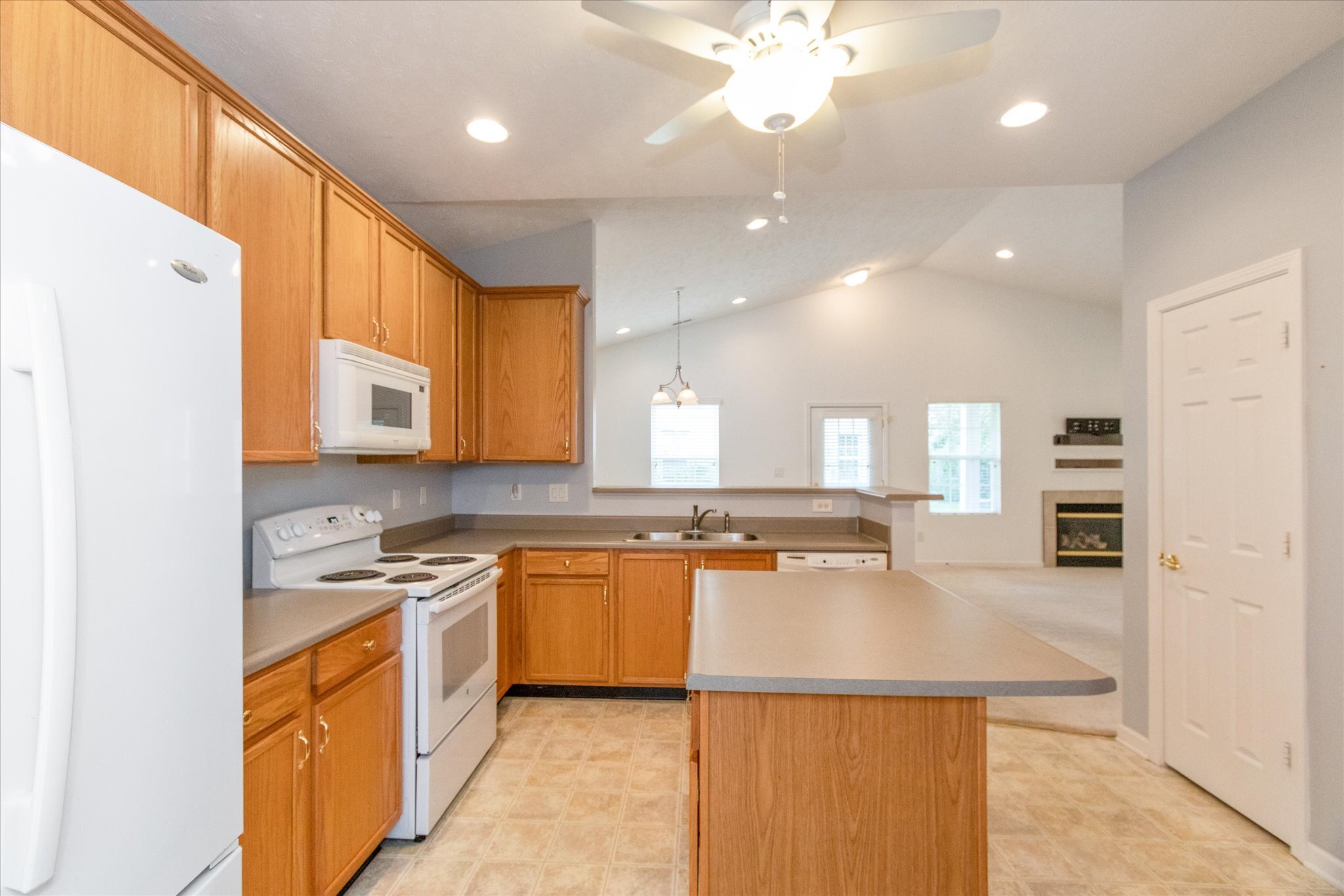 10550 Pine Valley Path Indianapolis, IN 46234 - Photo 9 of 21