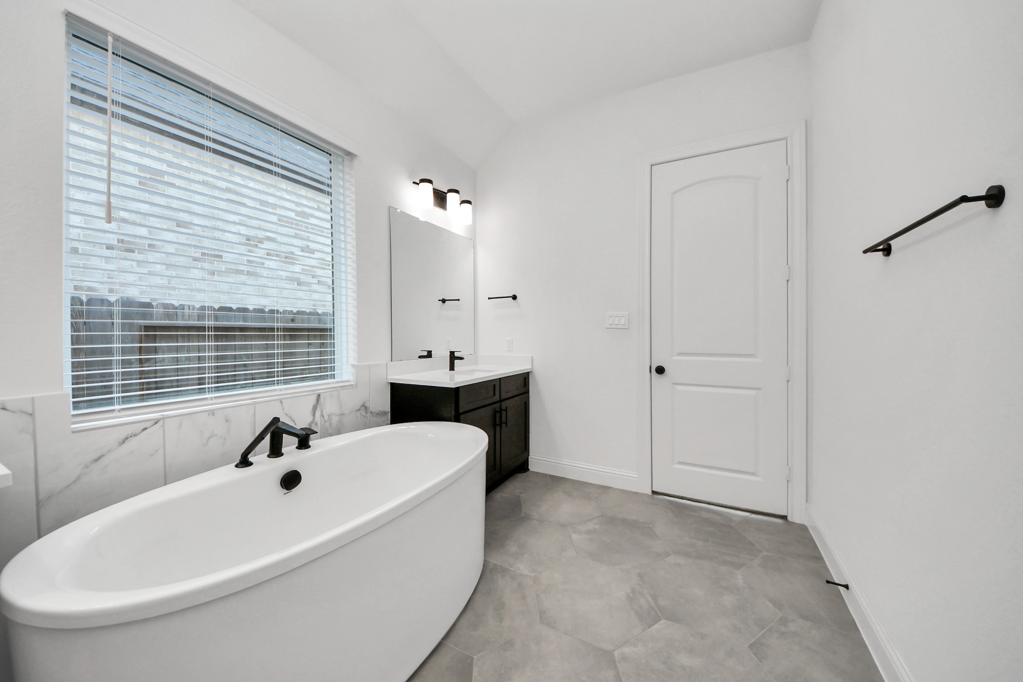 11914 Parsifal Creek Road Humble, TX 77346 - Photo 26 of 37 Primary Bathroom, double vanity, soaking tub, stand up shower
