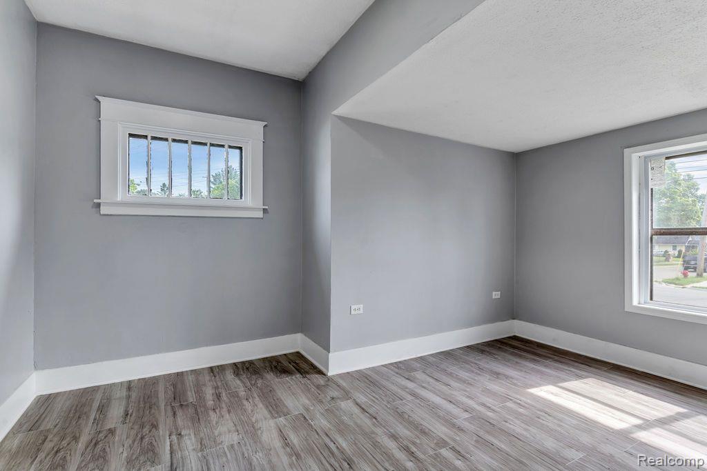 2021 Turner Road Lansing, MI 48906 - Photo 19 of 34