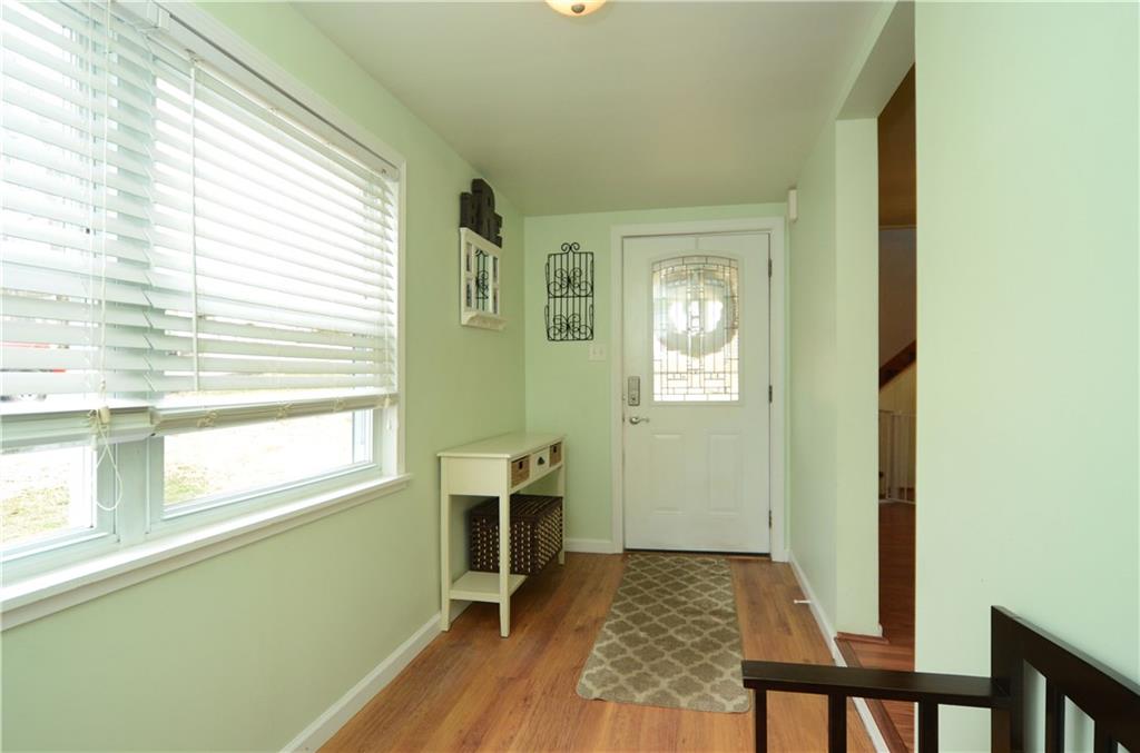 12 Crestview Drive McKees Rocks, PA 15136 - Photo 3 of 25