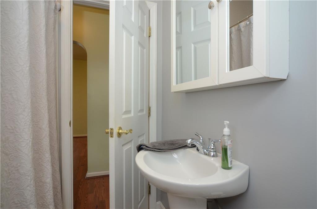 12 Crestview Drive McKees Rocks, PA 15136 - Photo 8 of 25