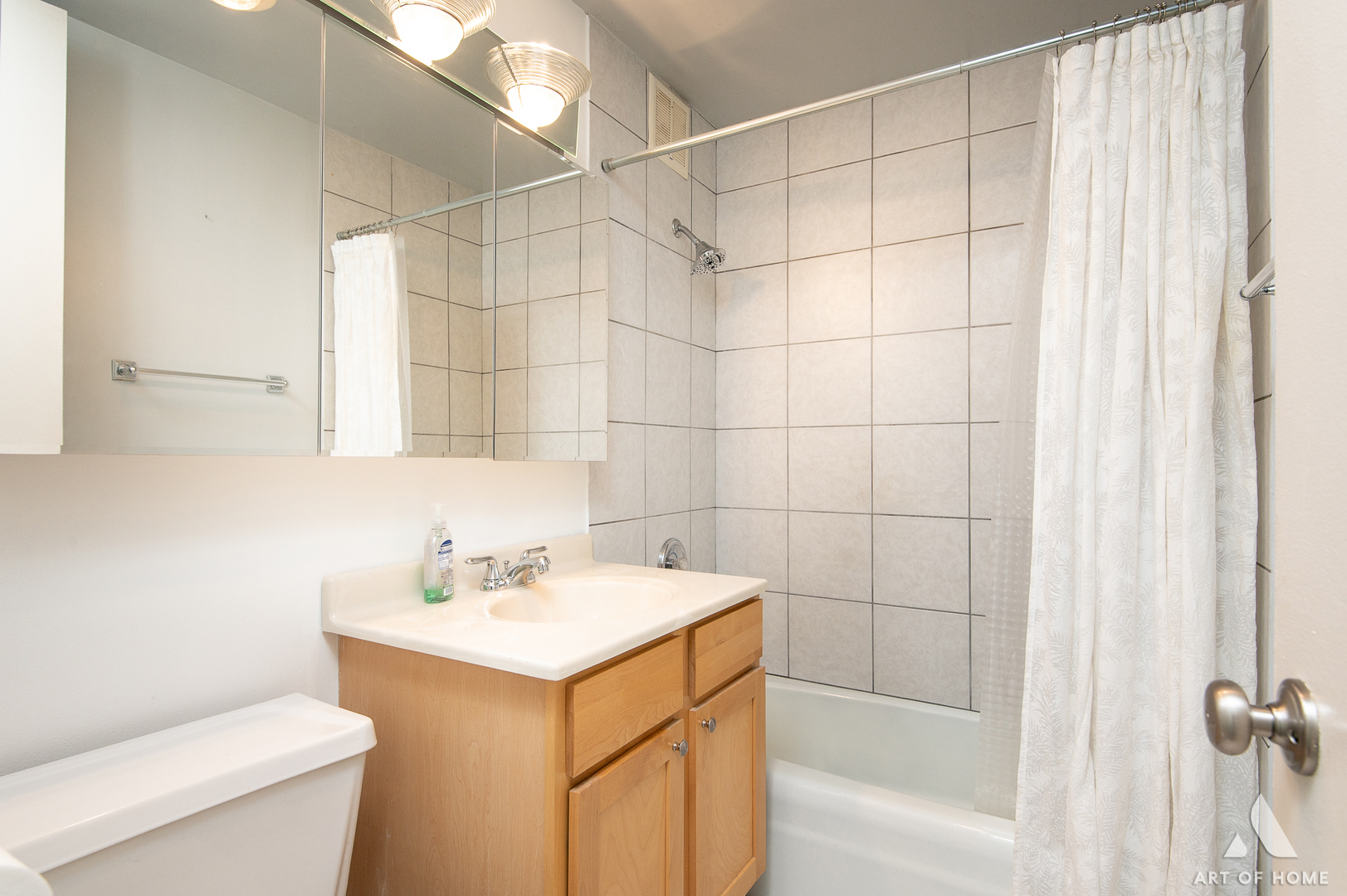 655 West Irving Park Road, Unit 2305 Chicago, IL 60613 - Photo 5 of 28 Gallery Image 5