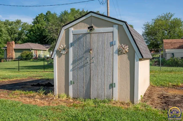 $325,000 | 550 Northwest 58th Street, Topeka, KS 66617