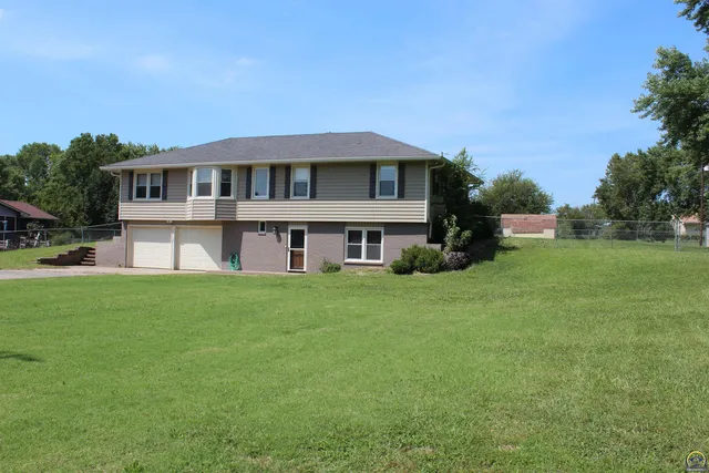 $325,000 | 550 Northwest 58th Street, Topeka, KS 66617
