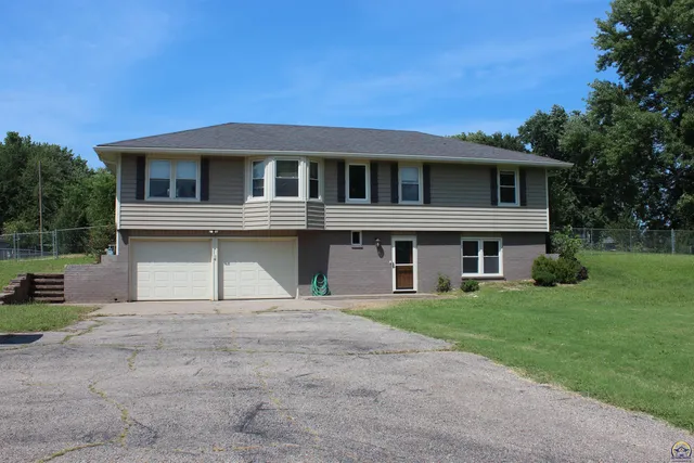 $325,000 | 550 Northwest 58th Street, Topeka, KS 66617