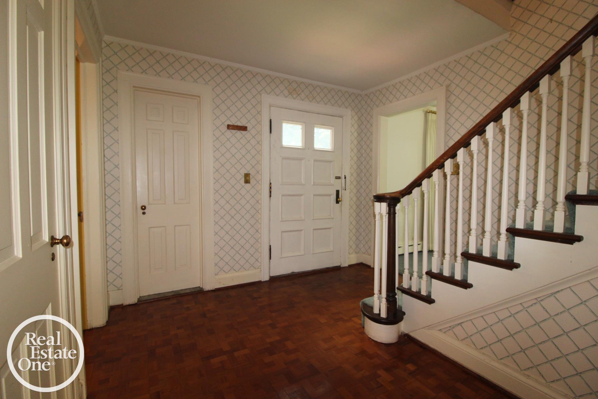 93 Moran Road Grosse Pointe, MI 48236 - Photo 12 of 71 50177408-9cda6acd-30cb-4a57-b2dd-a4edad2dc00d.JPG