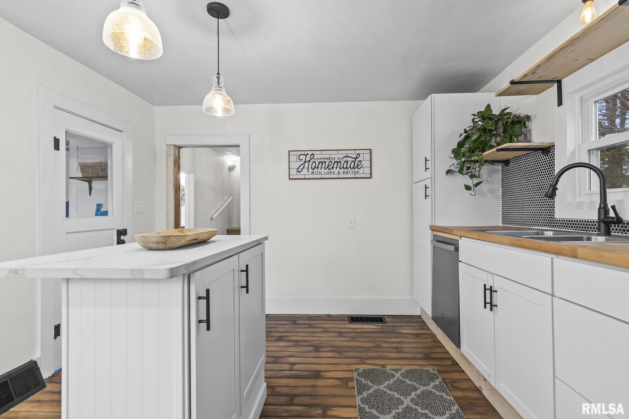 4758 Sturdy Road Rochester, IL 62563 - Photo 13 of 47