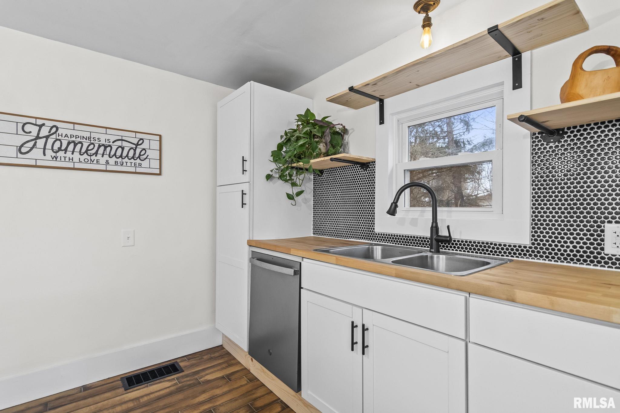 4758 Sturdy Road Rochester, IL 62563 - Photo 15 of 47