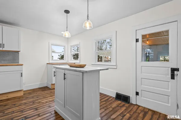 $285,000 | 4758 Sturdy Road, Rochester, IL 62563