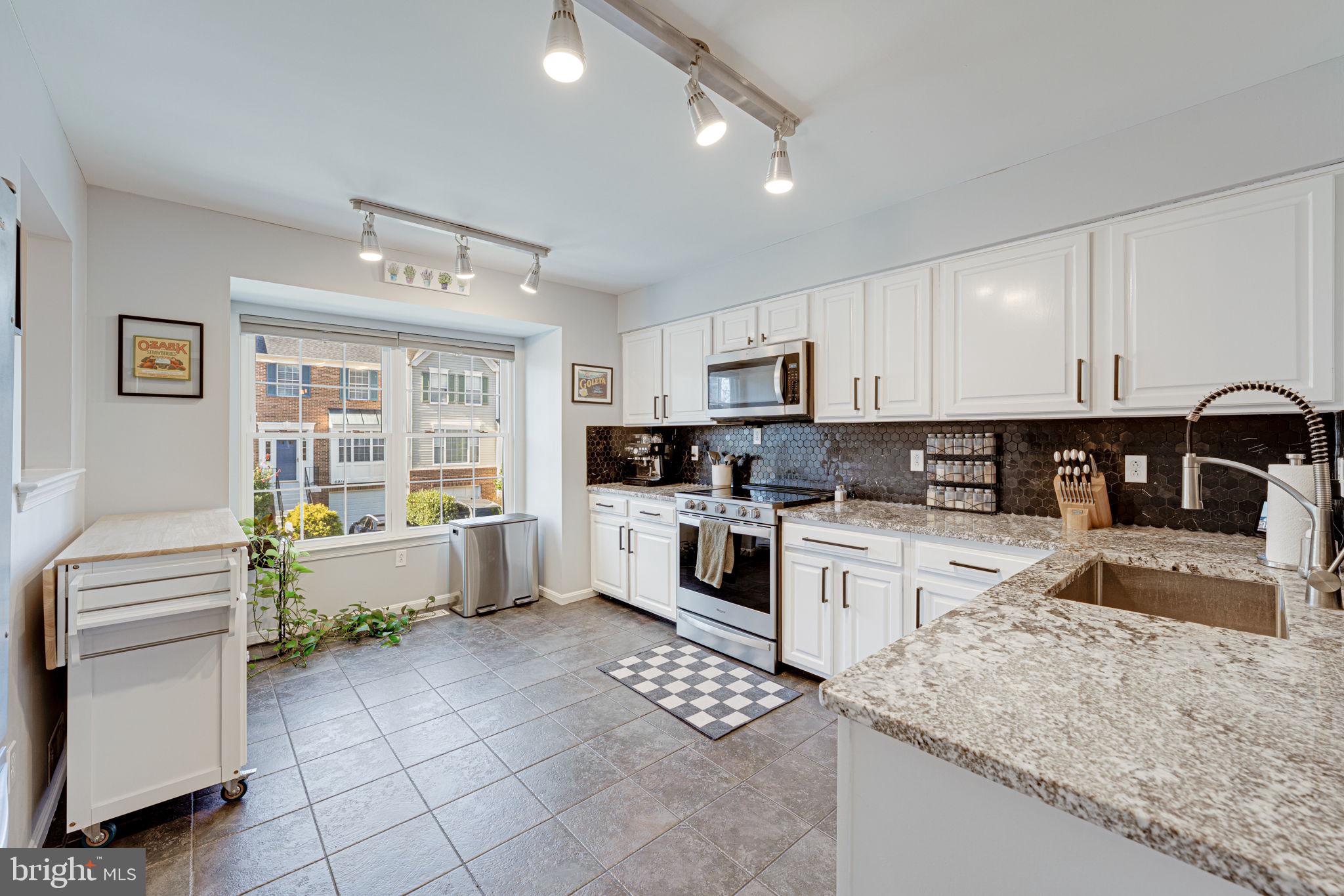 6911 Kerrywood Circle Centreville, VA 20121 - Photo 8 of 44 a kitchen that has a lot of cabinets in it and appliances