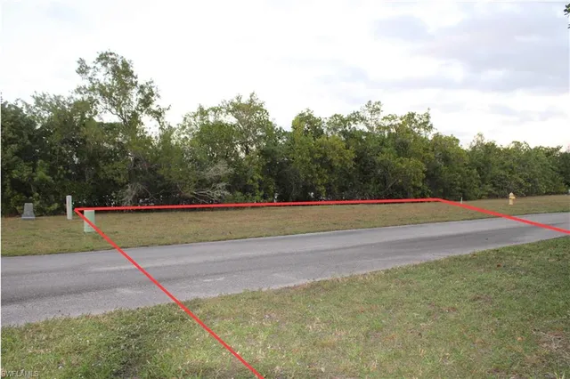 a view of a tennis court
