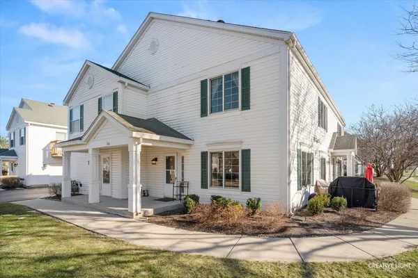 $275,000 | 746 Fieldcrest Drive, Unit B, South Elgin, IL 60177