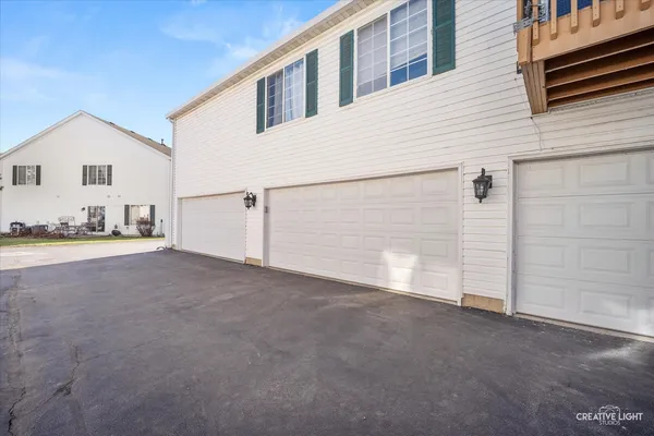 $275,000 | 746 Fieldcrest Drive, Unit B, South Elgin, IL 60177