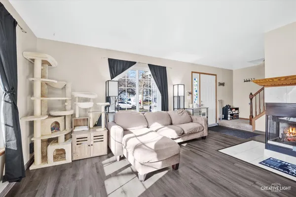 $275,000 | 746 Fieldcrest Drive, Unit B, South Elgin, IL 60177