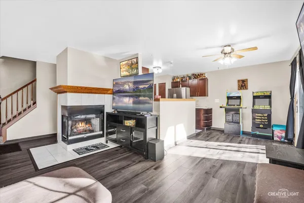 $275,000 | 746 Fieldcrest Drive, Unit B, South Elgin, IL 60177