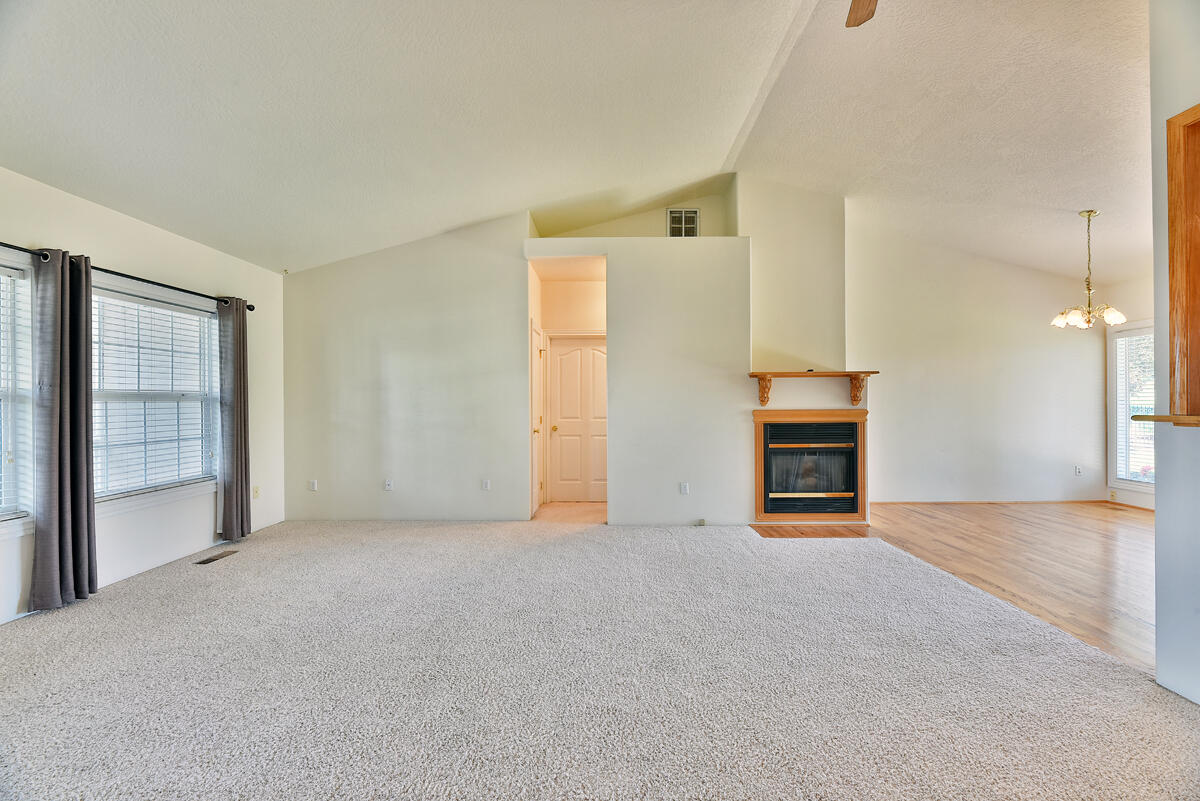 225 Keystone Way Eagle Point, OR 97524 - Photo 7 of 25 7