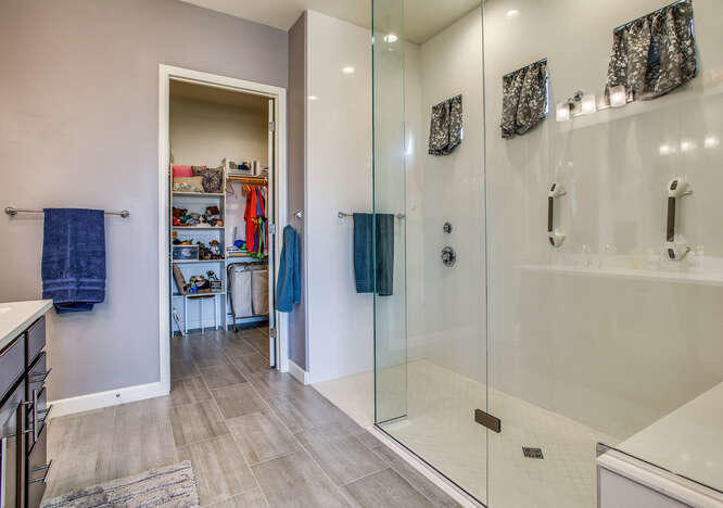 21 Riesling Rancho Mirage, CA 92270 - Photo 25 of 53 a bathroom with a shower
