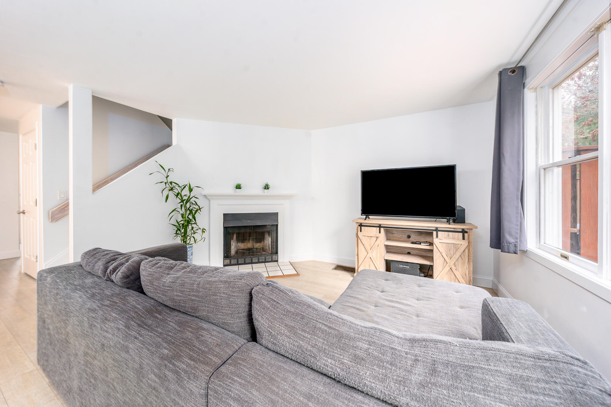 97 Shellback Way, Unit 97 Mashpee, MA 02649 - Photo 11 of 29 livroom3