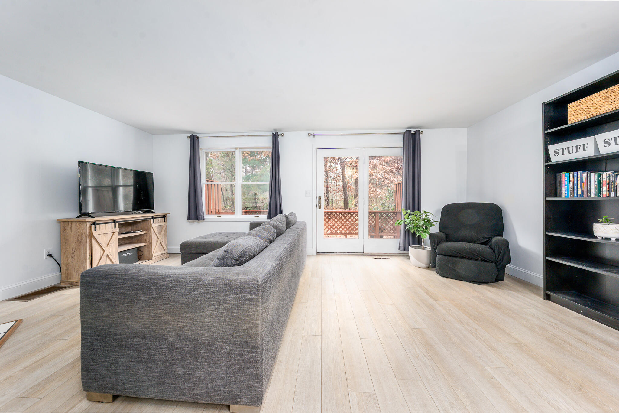 97 Shellback Way, Unit 97 Mashpee, MA 02649 - Photo 12 of 29 livroom1