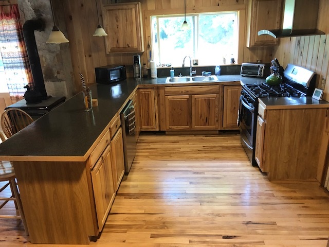 533 Rockydale Road Bristol, VT 05443 - Photo 4 of 29