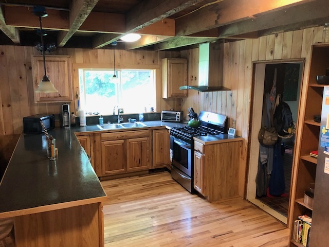 533 Rockydale Road Bristol, VT 05443 - Photo 5 of 29