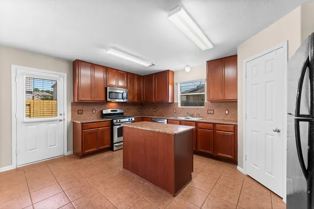 $2,200 | 8338 Loetsch Ridge Way, Spring, TX 77379