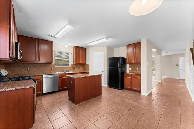 $2,200 | 8338 Loetsch Ridge Way, Spring, TX 77379