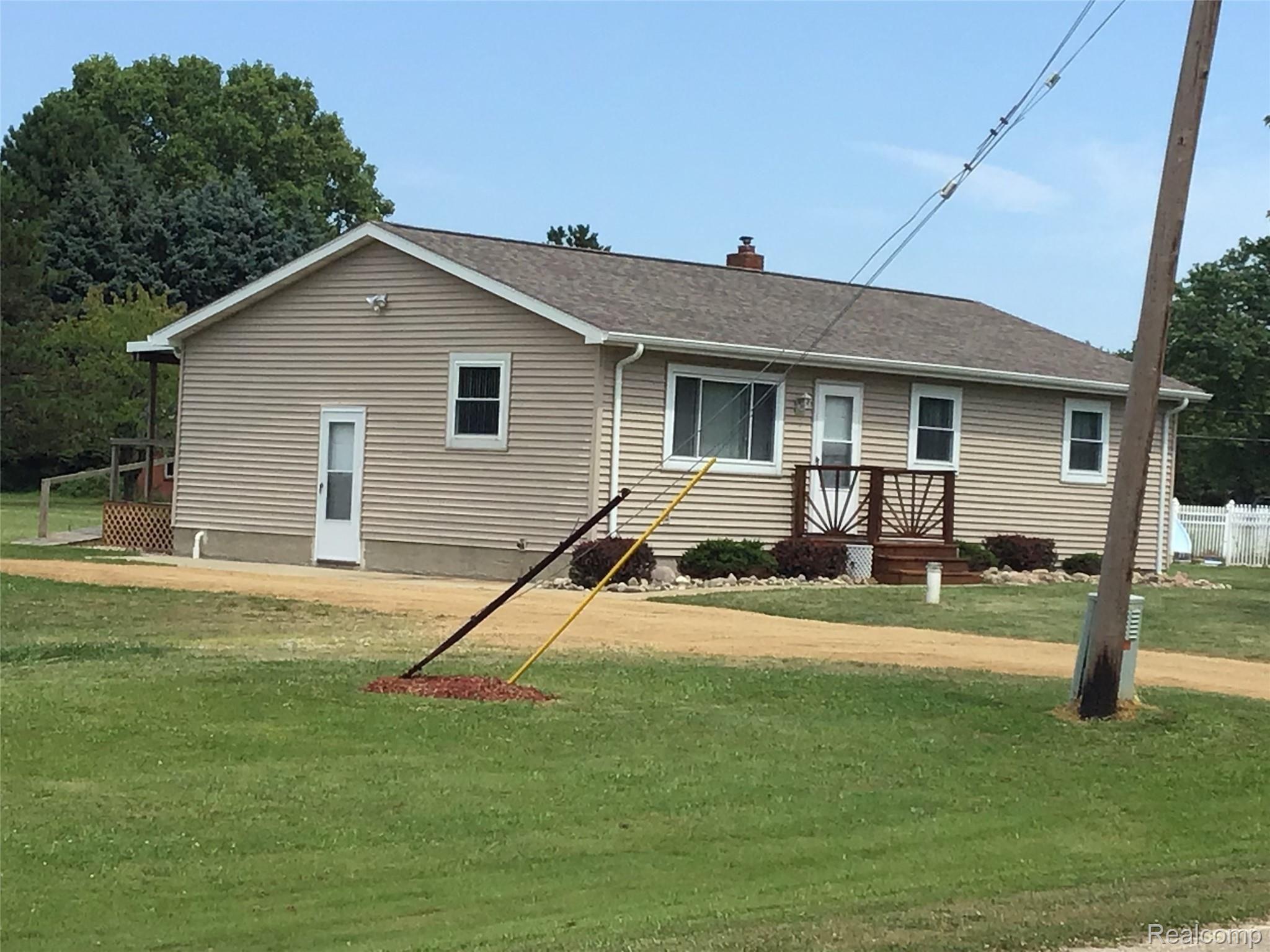 1601 Riniel Road Lennon, MI 48449 - Photo 2 of 13 IMG_0230.JPG
