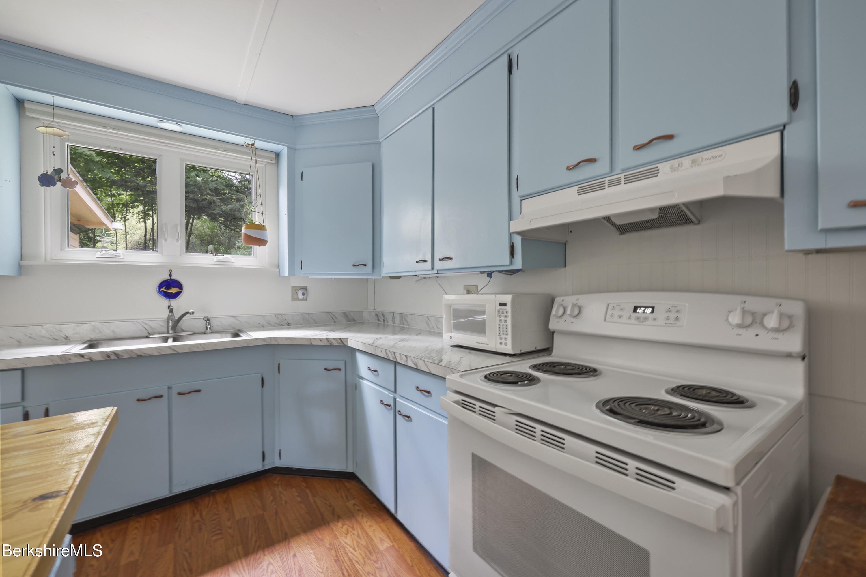 263 Shore Road Richmond, MA 01201 - Photo 11 of 26 Kitchen