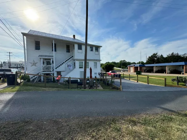 $950 | 361 East Main Street, Stanley, VA 22851