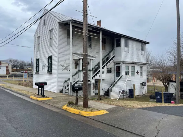 $950 | 361 East Main Street, Stanley, VA 22851