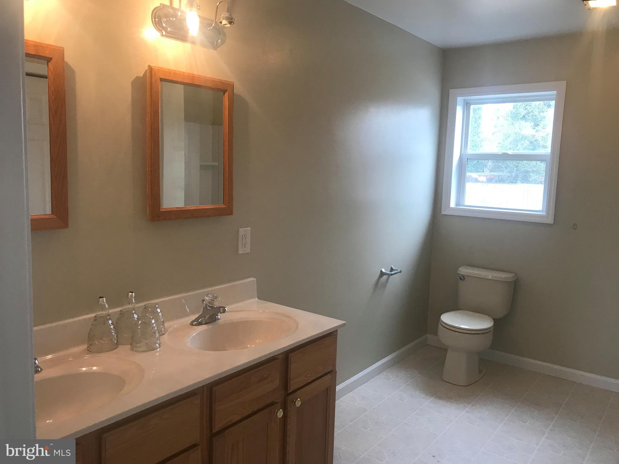 6331 Rock Hall Road Rock Hall, MD 21661 - Photo 10 of 15 Bath (Master)