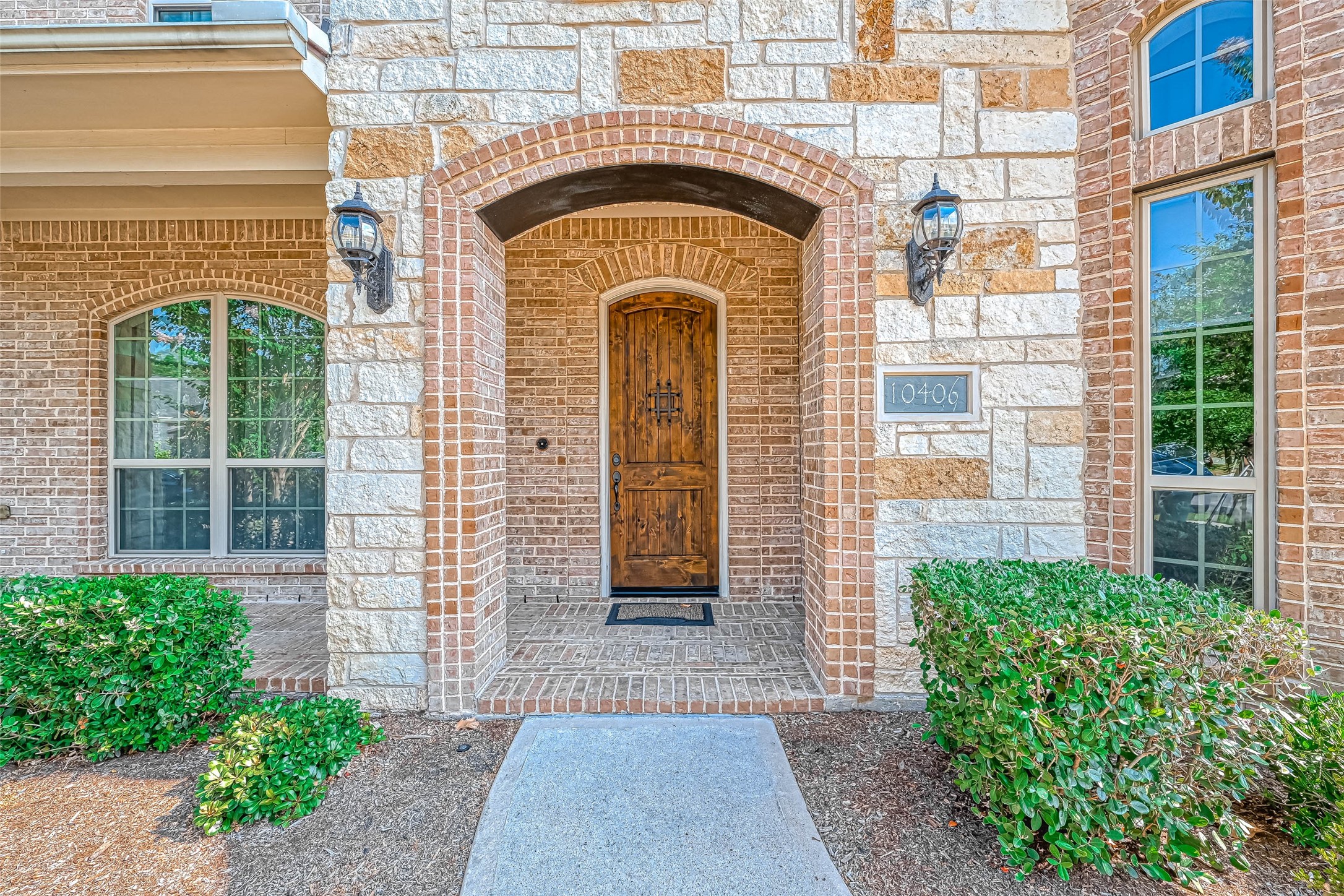 10406 Southern Hawker Conroe, TX 77385 - Photo 4 of 48