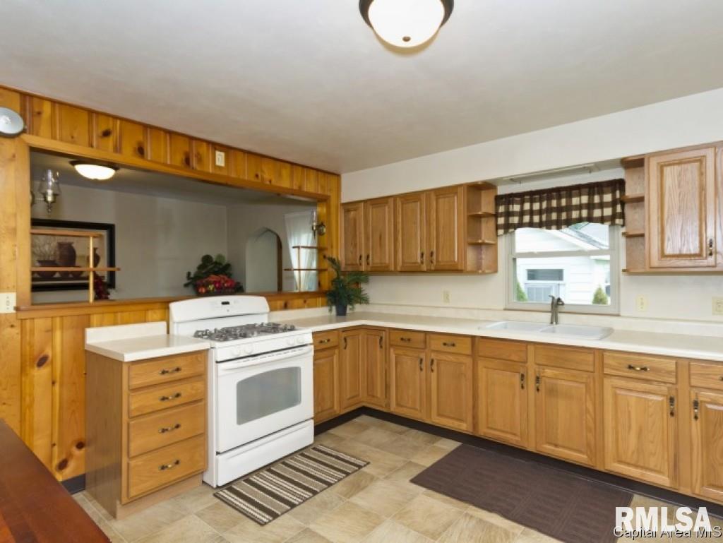 2340 North Grand Avenue East Springfield, IL 62702 - Photo 5 of 18