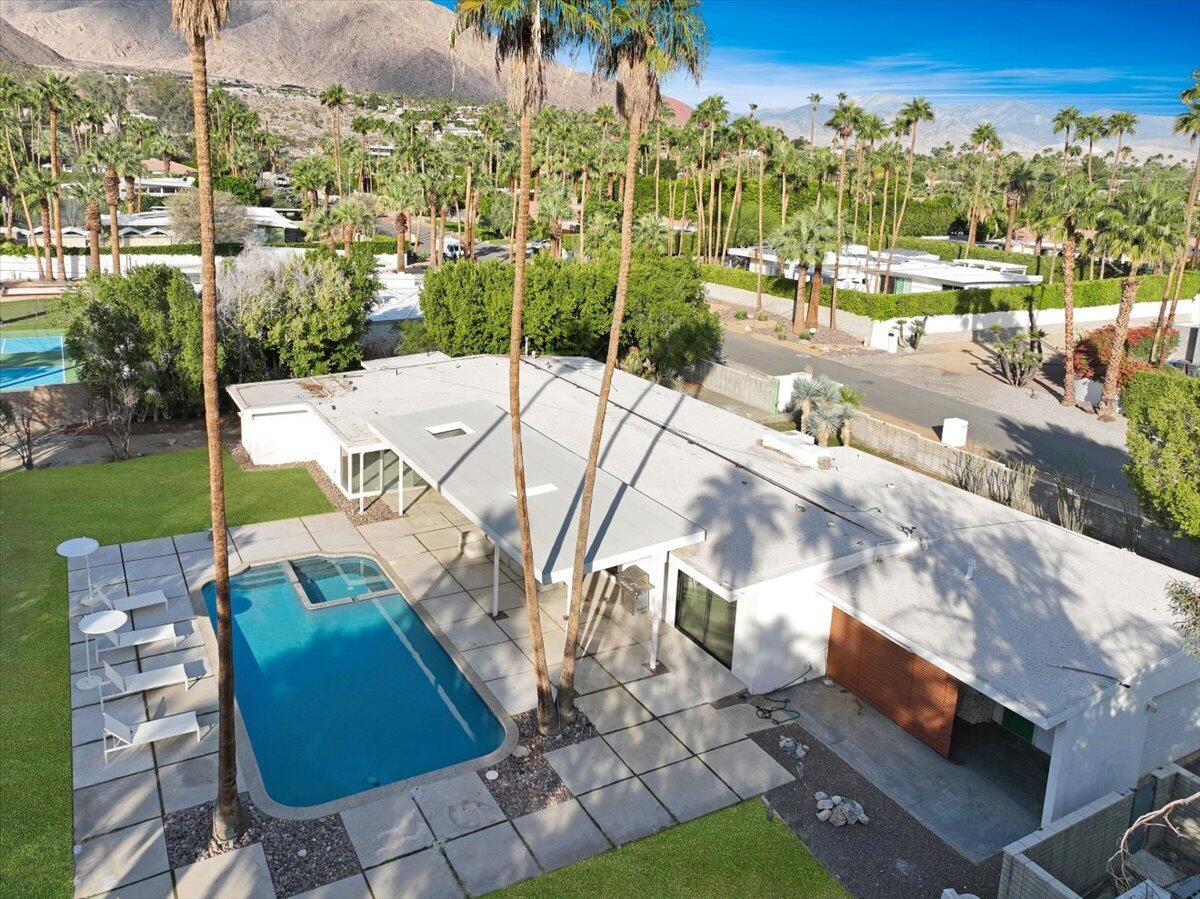 447 West Mariscal Road Palm Springs, CA 92262 - Photo 4 of 22 a view of a backyard