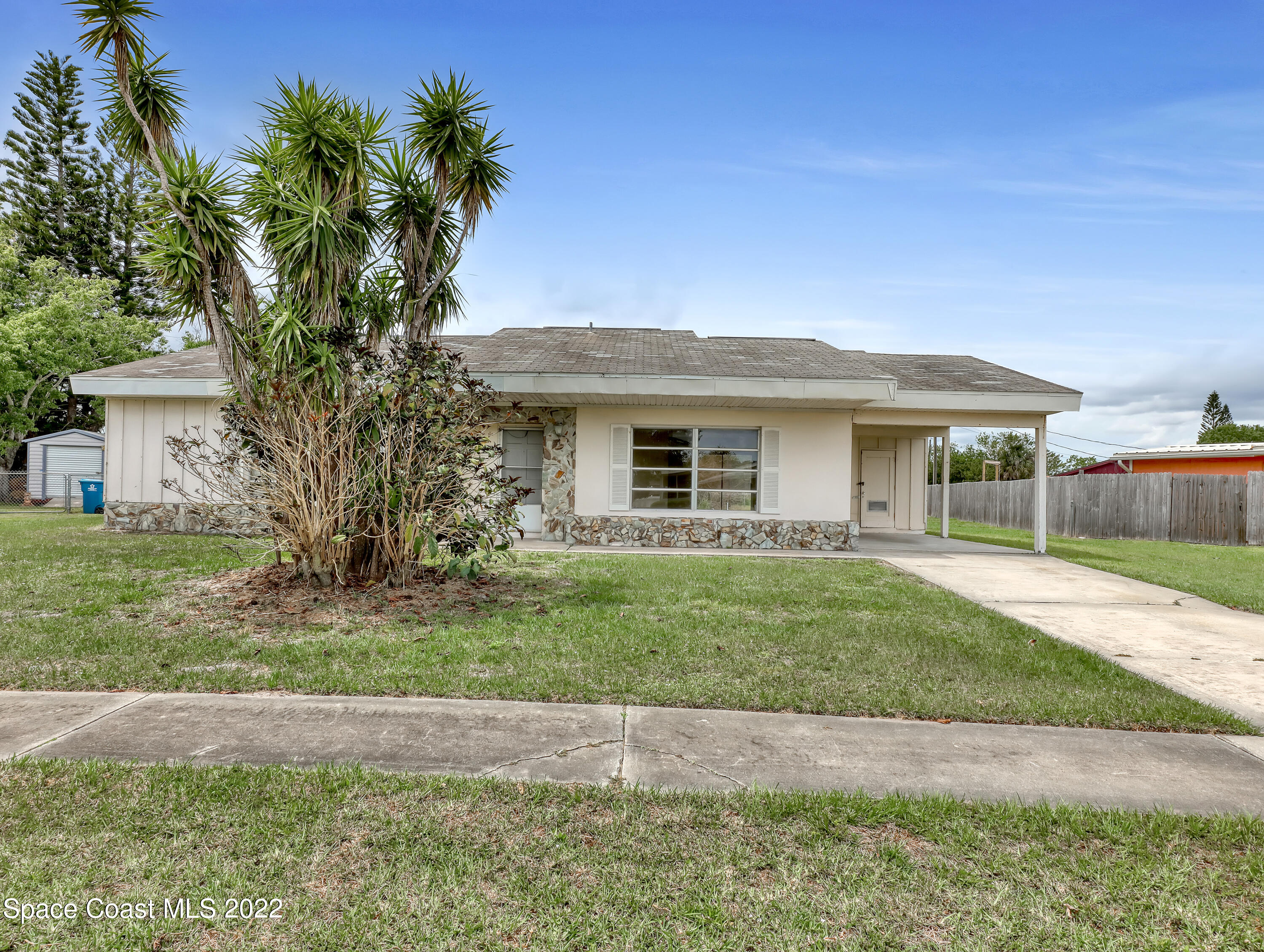 2808 Starlight Circle Northeast Palm Bay, FL 32905 - Photo 2 of 33 a front view of a house with a garden