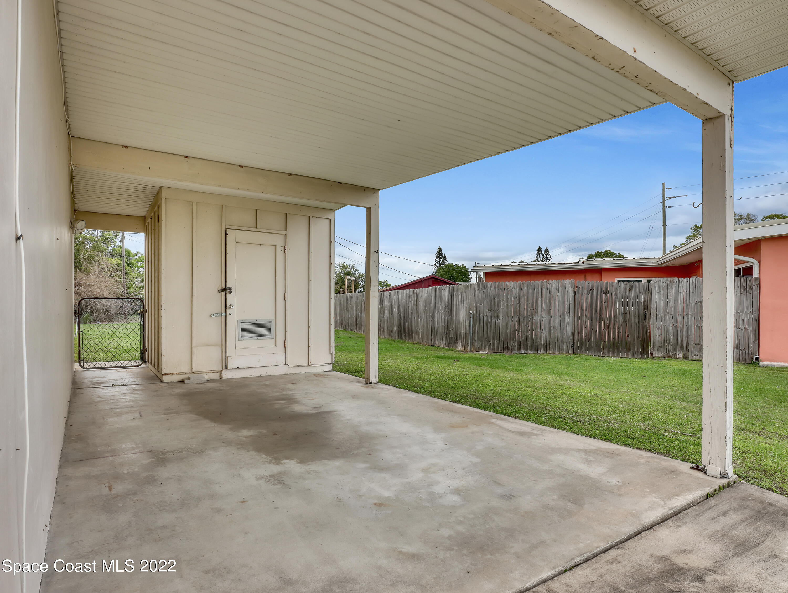 2808 Starlight Circle Northeast Palm Bay, FL 32905 - Photo 5 of 33 a view of a backyard with wooden fence