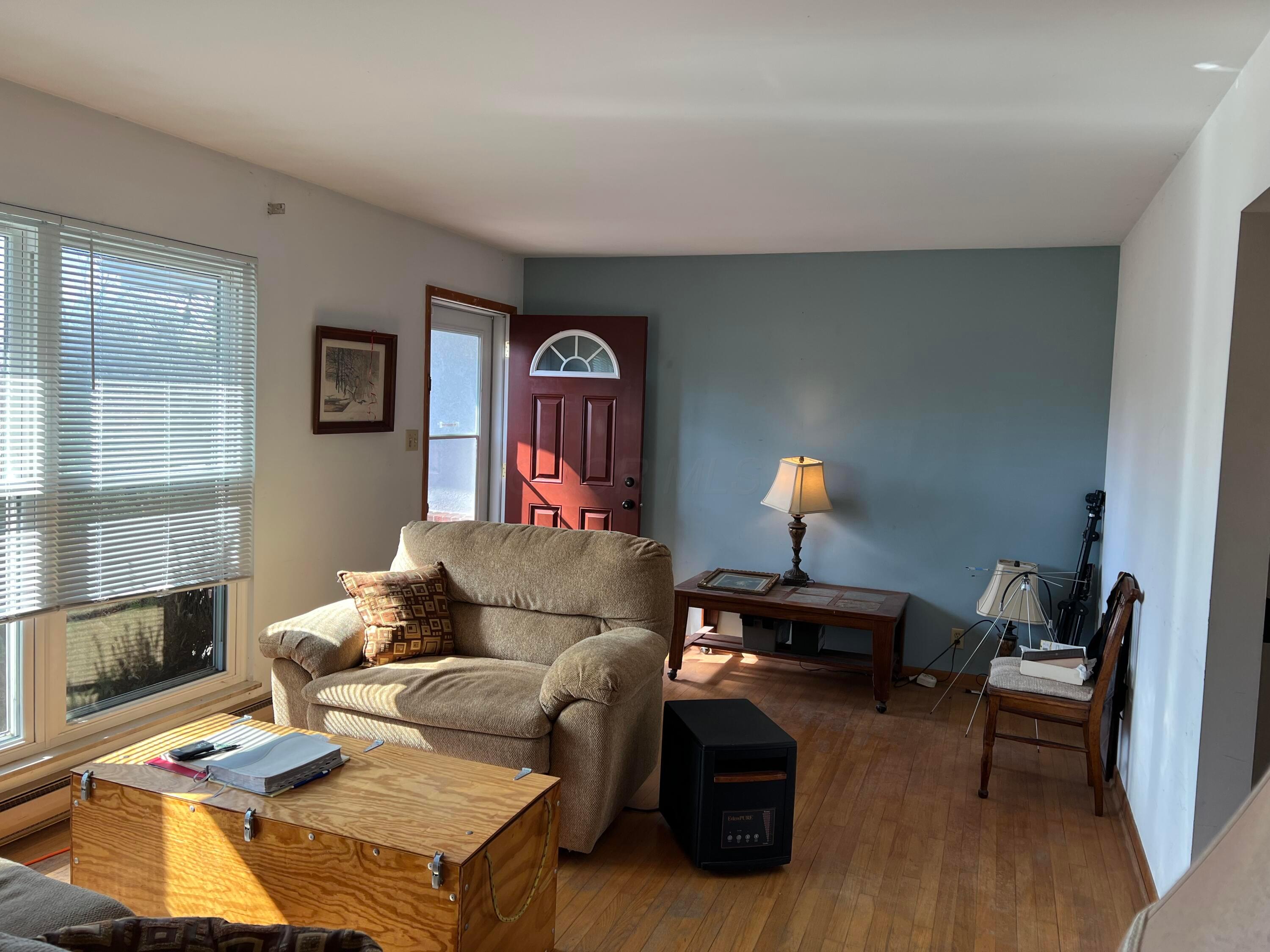 5560 Refugee Road Baltimore, OH 43105 - Photo 17 of 19 Living Room