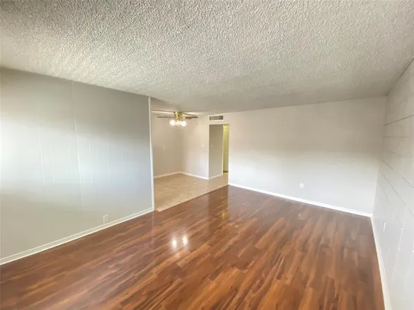 $1,395 | 320 Lakeview Street, Unit 207, Orlando, FL 32804