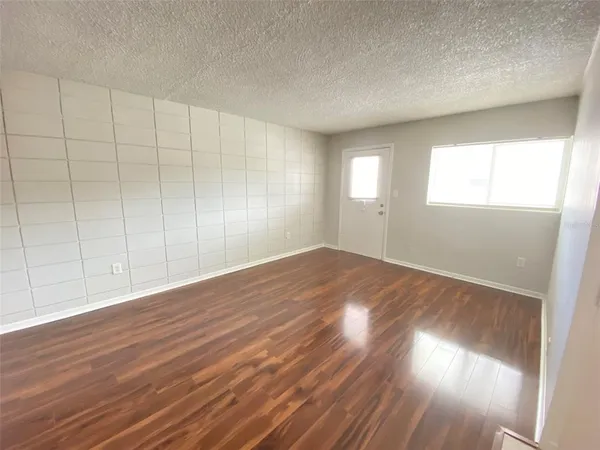 $1,395 | 320 Lakeview Street, Unit 207, Orlando, FL 32804