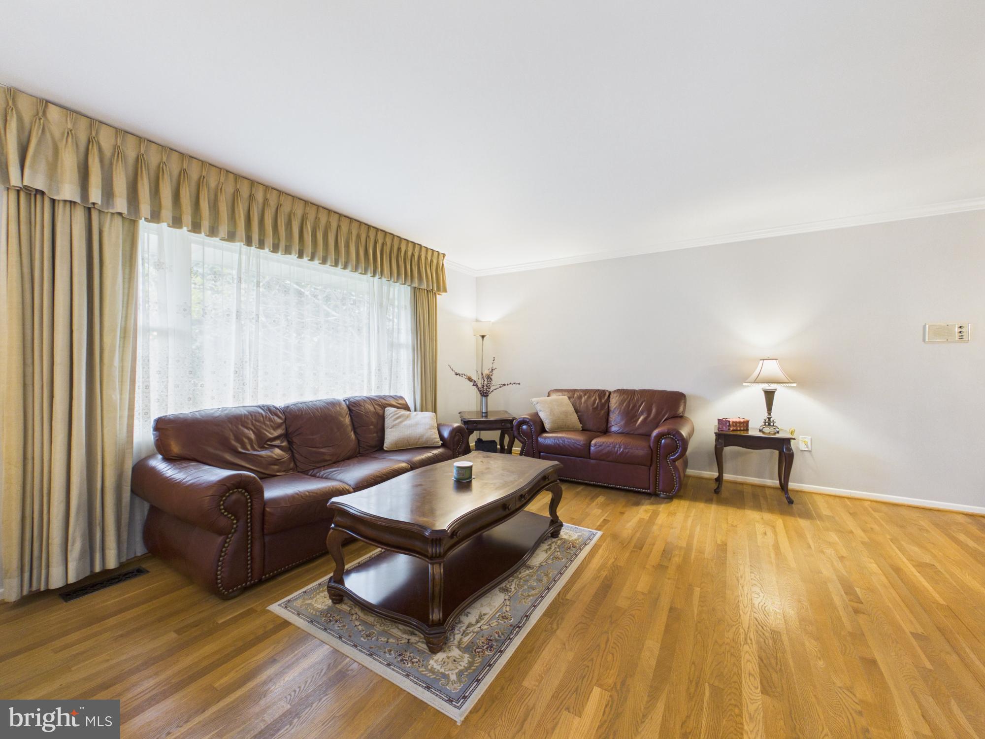 8714 Old Courthouse Road Vienna, VA 22182 - Photo 6 of 39 Living Room